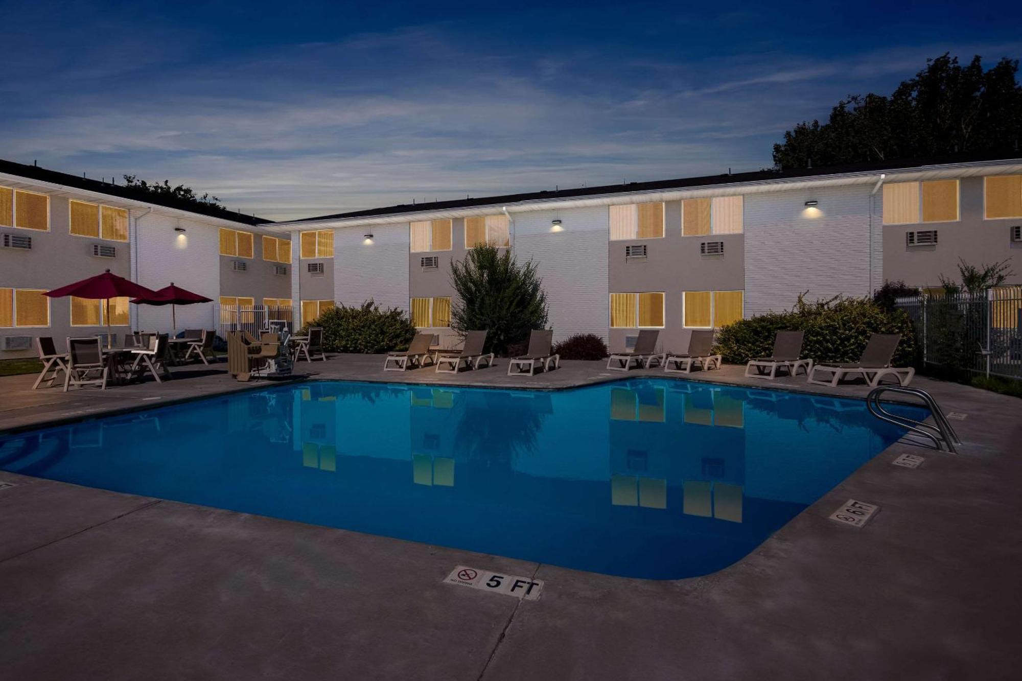 Econo Lodge Idaho Falls Extérieur photo